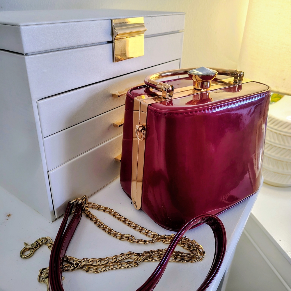 Elegant Red Box Clutch with Gold Accents - Picture 14 of 15